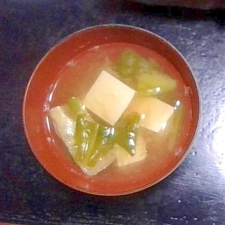 小松菜・木綿豆腐・油揚げの味噌汁